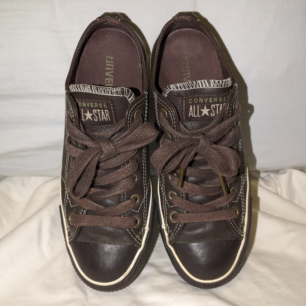 Converse Unisex Chuck Taylor All Star Leather Lace Up Low Top Sneakers